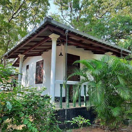 Katagamuwa Rest Hotel กตรคาม ภายนอก รูปภาพ